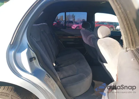 2002 Mercury Grand Marquis Gs z USA, uszkodzony, nr VIN 2MEFM74W62X624863